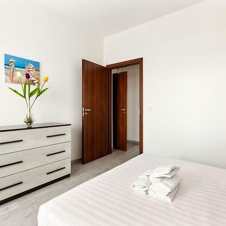 Renewed Balcony Flat With Green Garden ميلان المظهر الخارجي الصورة