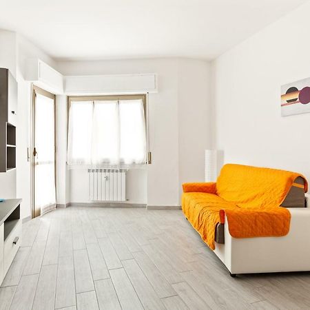 Renewed Balcony Flat With Green Garden ميلان المظهر الخارجي الصورة
