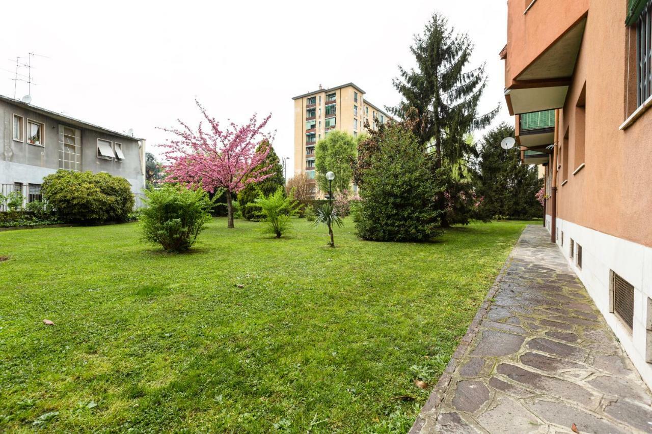 Renewed Balcony Flat With Green Garden ميلان المظهر الخارجي الصورة