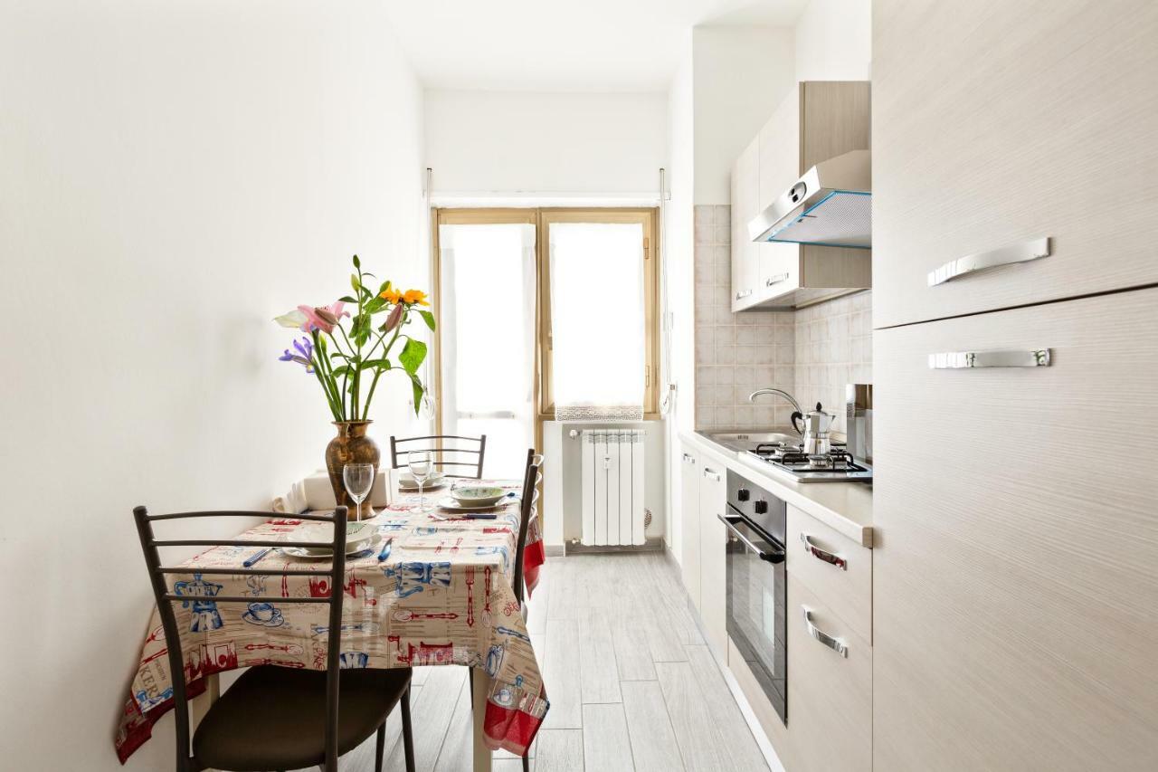 Renewed Balcony Flat With Green Garden ميلان المظهر الخارجي الصورة