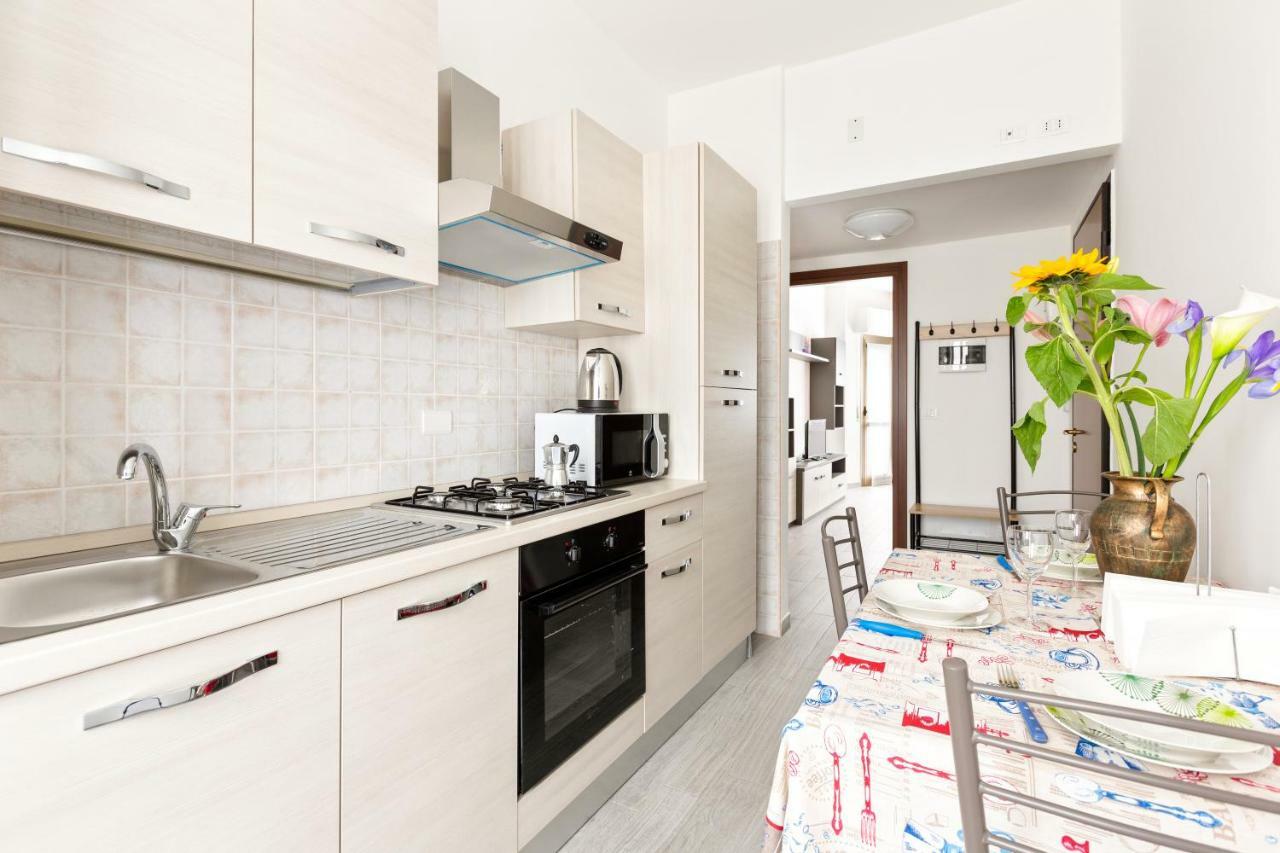 Renewed Balcony Flat With Green Garden ميلان المظهر الخارجي الصورة