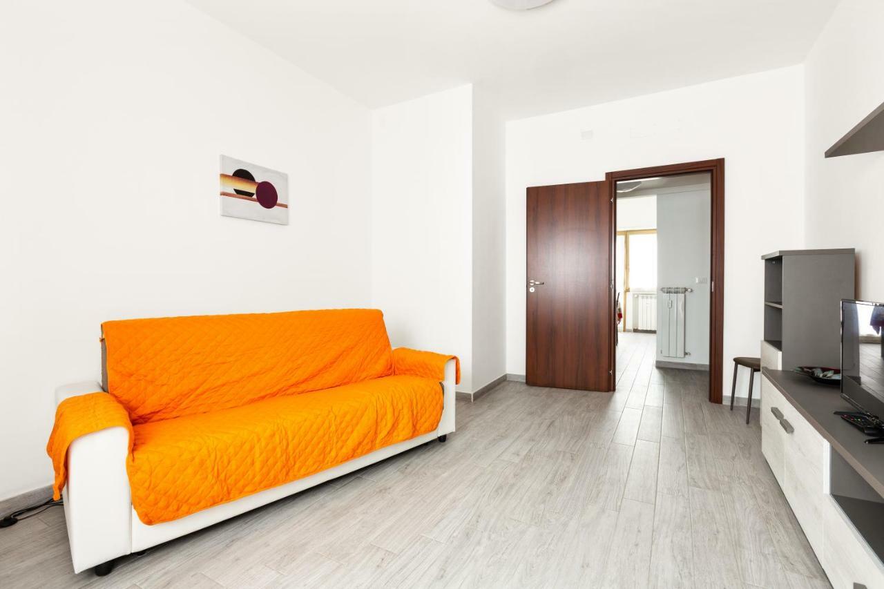 Renewed Balcony Flat With Green Garden ميلان المظهر الخارجي الصورة